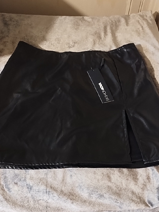 Fashion Nova Dresses & Skirts - Fashion Nova Black Faux Leather Mini Skirt with Side Slit NWT Small.